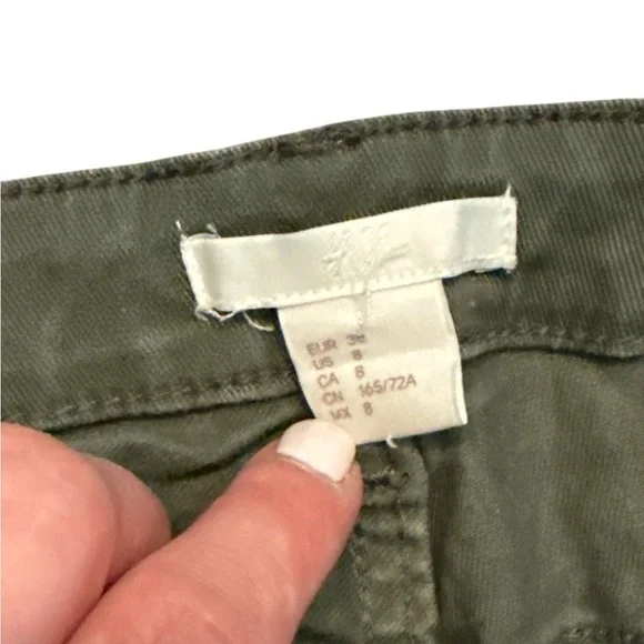 5/$25 H&M Olive Green Women's Shorts - Picture 3 of 5